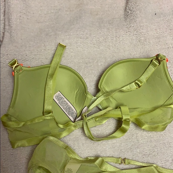 VS green bra and underwear set - Picture 3 of 3